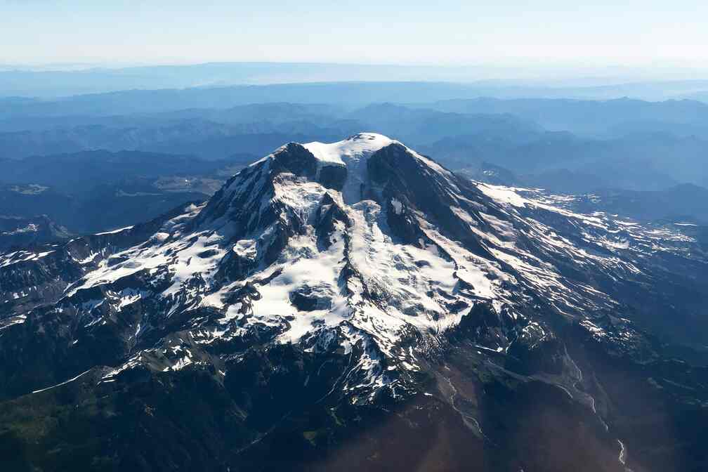 An image of Mount Rainier.